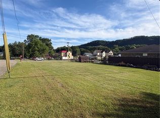 Pearl St, New Cumberland, WV 26047