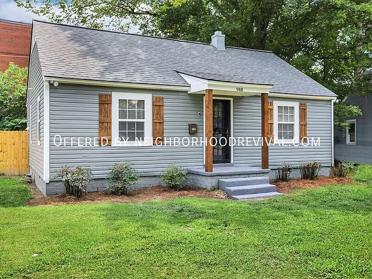 948 E Kelley Cir — Photo 1