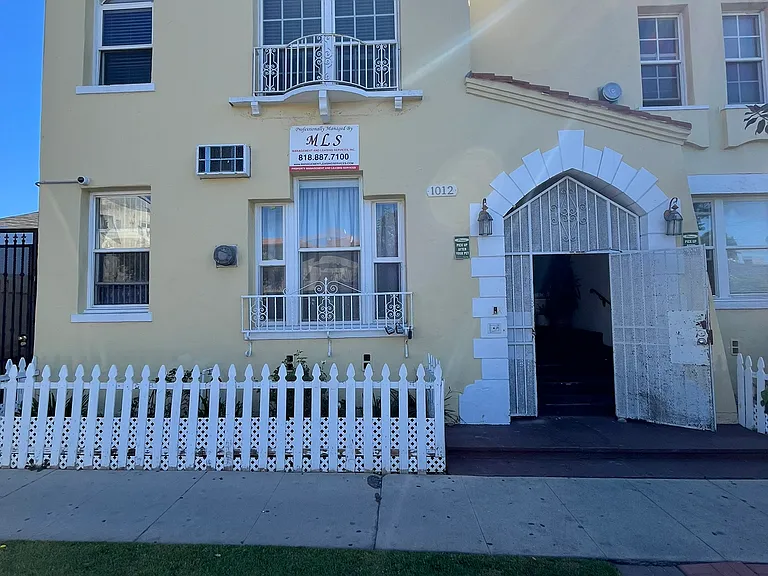 1012 N Ardmore Ave #201 — Photo 1
