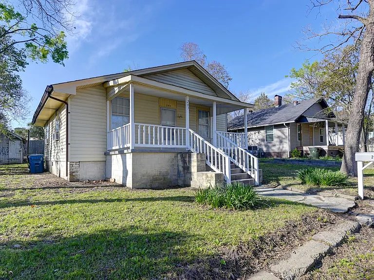 203 Augusta St — Photo 2