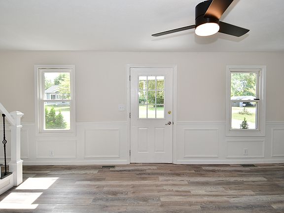 4th image of 1556 E Dudley Ave