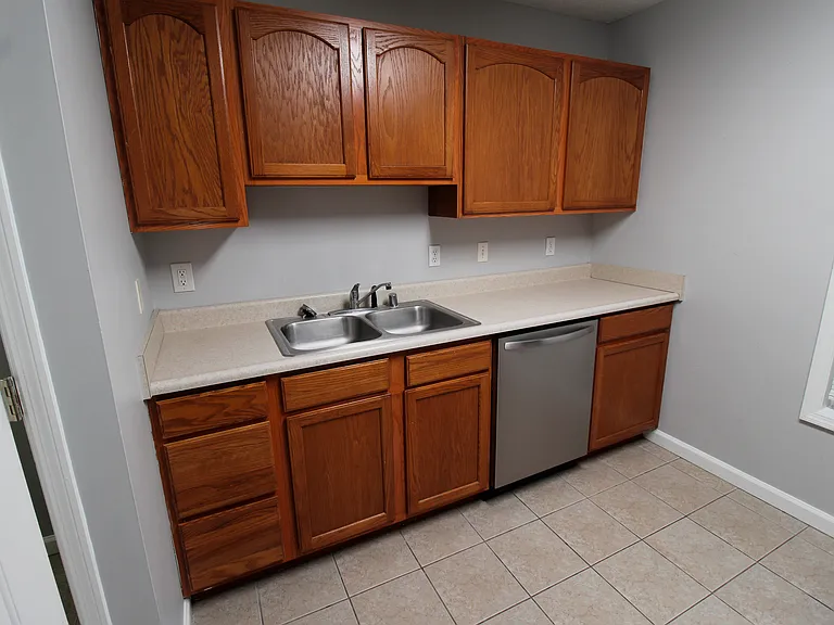 561 Hampton Way #1 — Photo 7