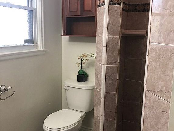 5th image of 6915 Babcock Ave