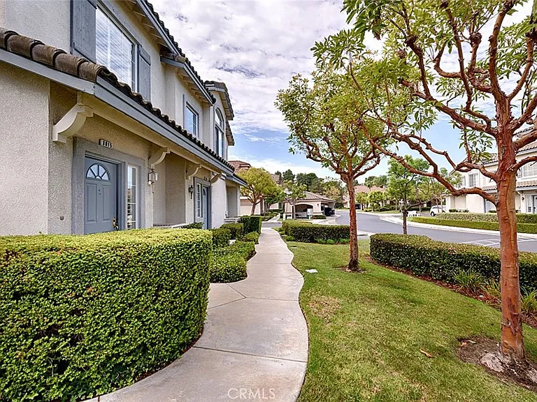 8015 E Treeview Ct — Photo 3