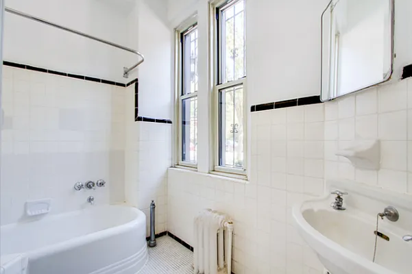 Rented by Compass | media 18