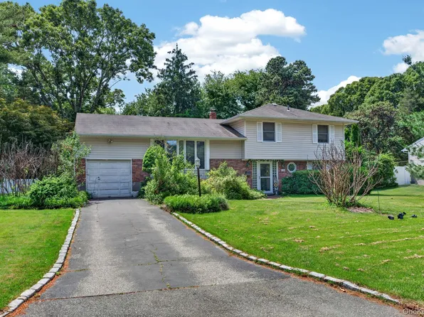 14 Mark Drive, Smithtown, NY 11787