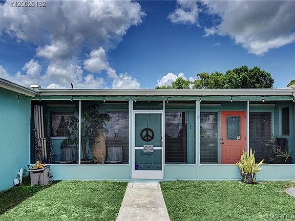 3rd image of 135 SE Serenata Ct