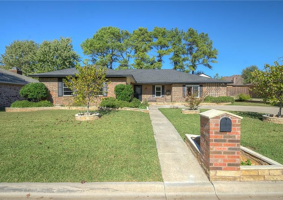 1st image of 813 Skylark Dr