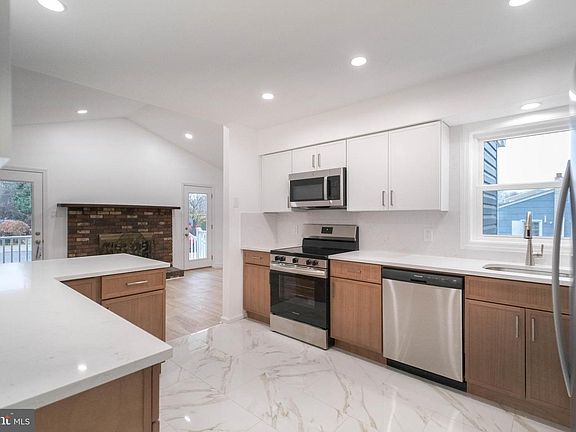 4th image of 125 N Shore Rd