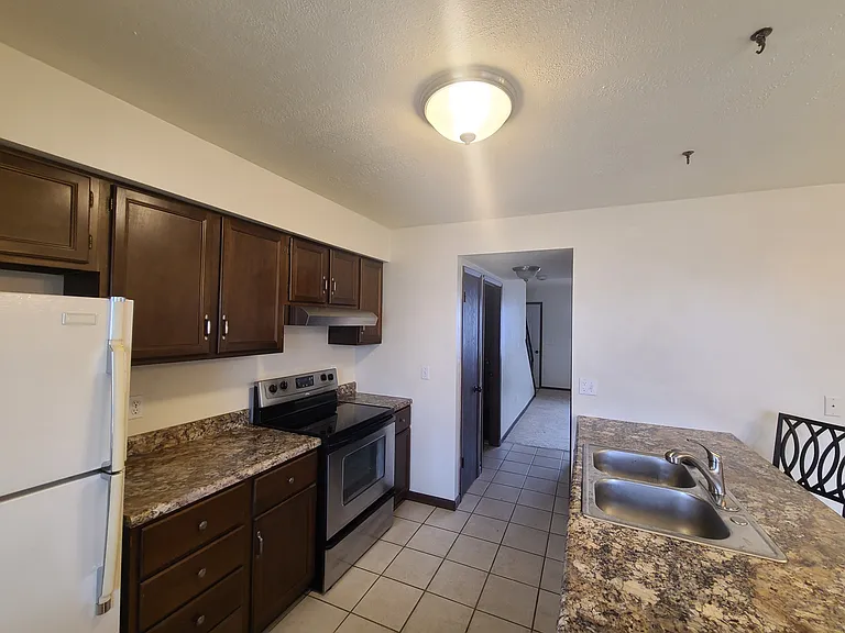 139 E Pike St — Photo 4