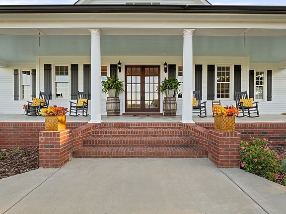 15th image of 1421 Lawrence Ln