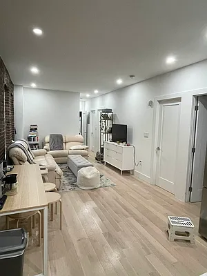 Rented by Jonis Realty | media 2