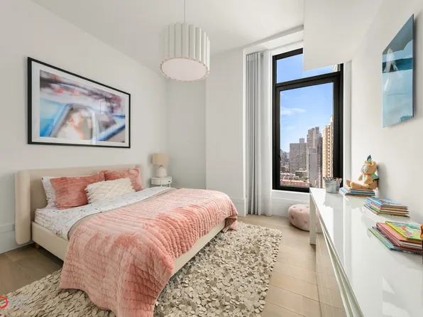 310 East 86th Street image 10 of 21