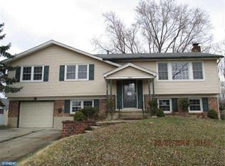 321 Roberts Dr, Somerdale, NJ 08083