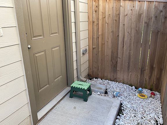 5th image of 3611 Crescent Wood Dr