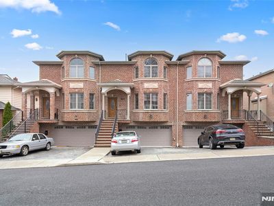 463 8th St #B, Palisades Park, NJ, 07650