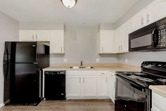 1530 S Drexel Ave — Photo 11