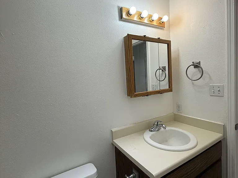 1140 SE Elm Ct — Photo 17