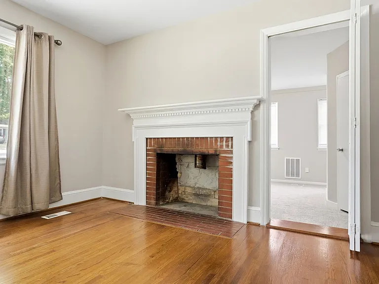 1230 Roanoke Ave — Photo 7