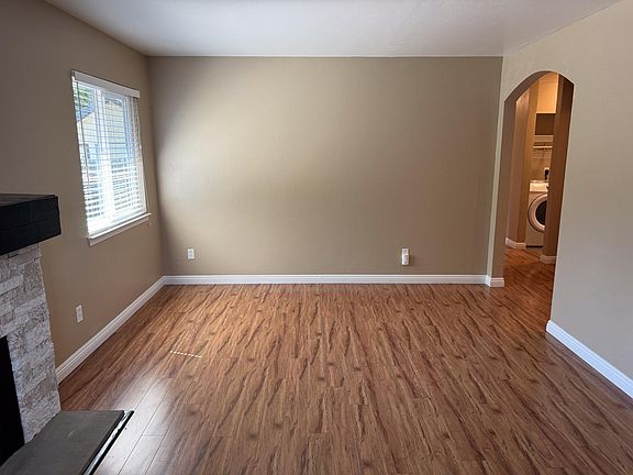 5th image of 3256 8th Ave