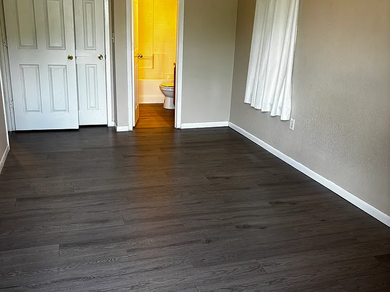 953 W Elm St — Photo 13