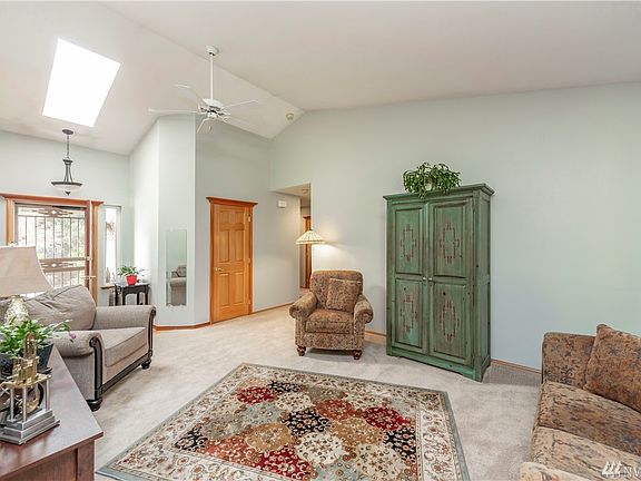 4th image of 101 Warbler Ln