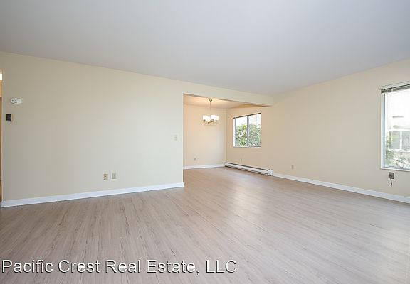 4th image of 11521 Greenwood Ave N APT 4