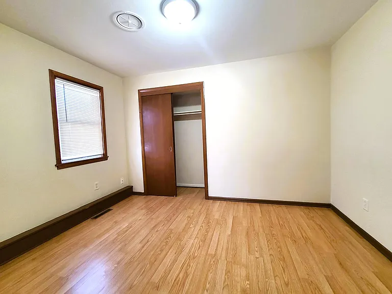117 6th Ave NE #1 — Photo 9