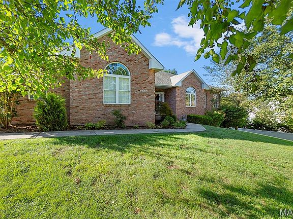 2nd image of 2085 Derbyshire Ln