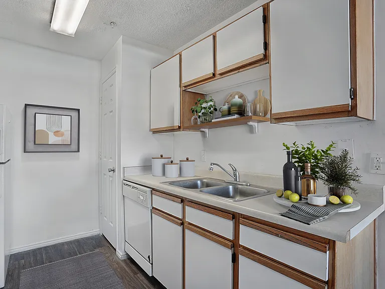 Parkgate Apartments — Photo 16