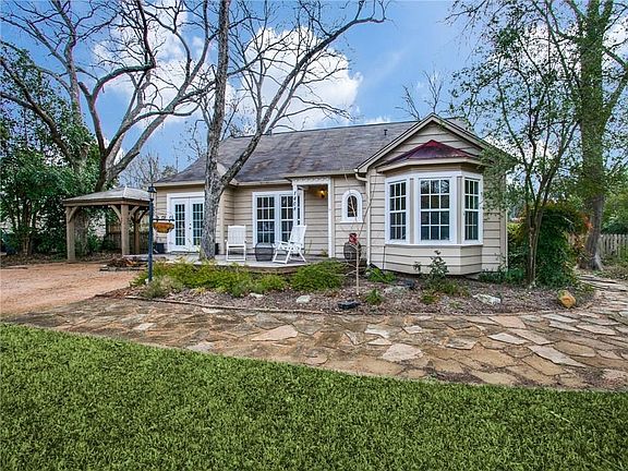 3rd image of 1408 San Saba Dr