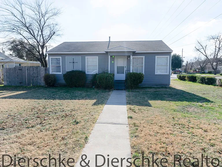 2025 San Antonio St — Photo 1