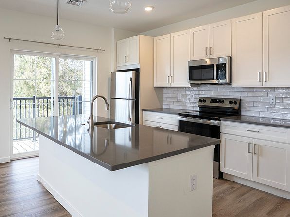 136-160 Middle Rd #U-102