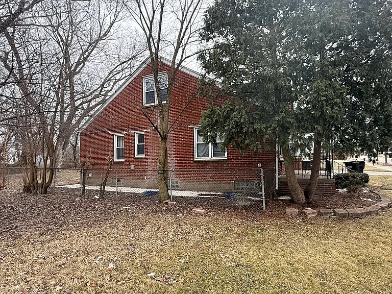 9030 Plainview Ave — Photo 2