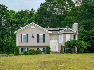 17 Fieldstone Ter, Naugatuck, CT 06770