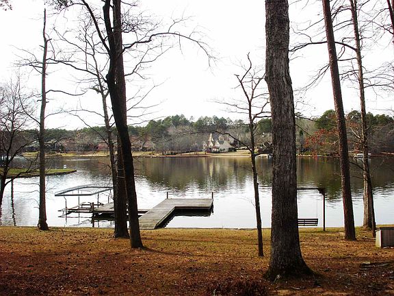 4th image of 1020 Meadow Ln