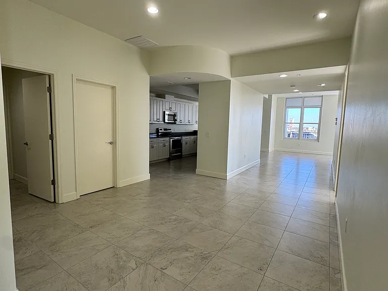 201 W Marion Ave #1414 — Photo 14