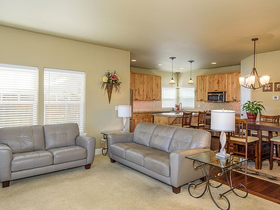 5th image of 21261 SE Daylily Ave