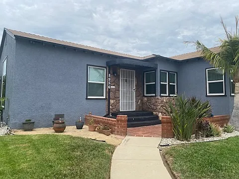 8946 S Wilton Pl — Photo 2
