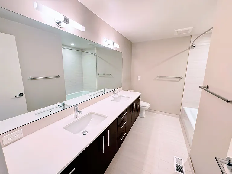 2nd Bathroom with 2 sinks and bathtub