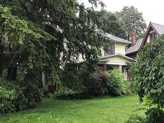 3rd image of 838 Quinby Ave