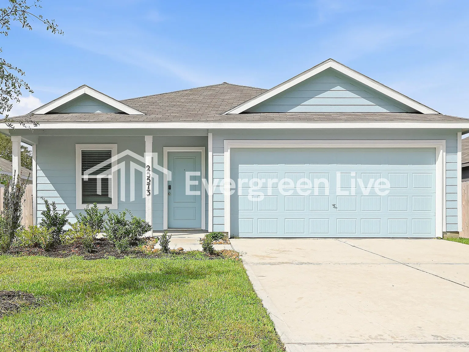 4 bed, 2.0 bath, 1667 sqft, $1,595 — Photo 1
