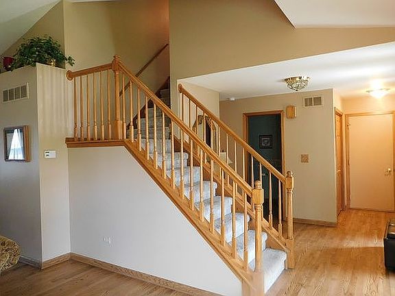 3rd image of 682 Dartmouth Ln