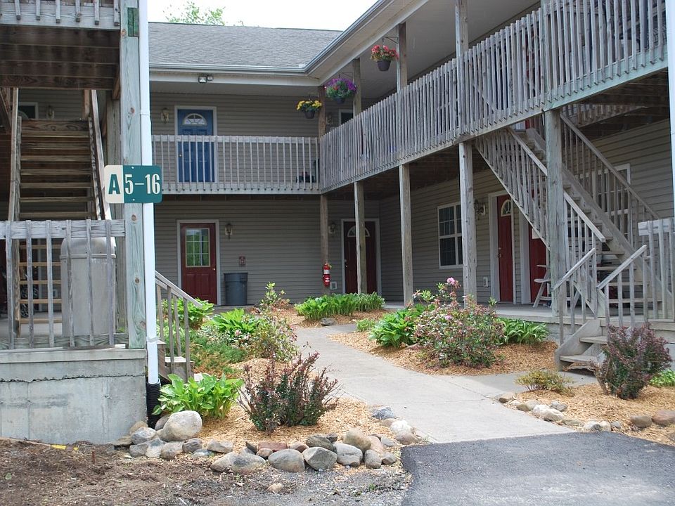 1st image of 300 Maple Ave APT 7