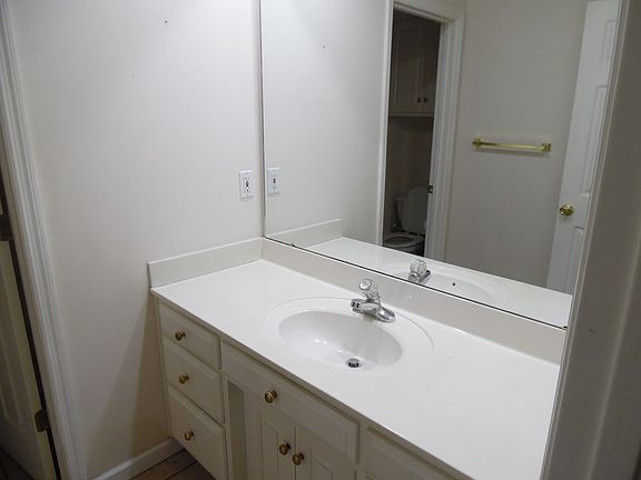 4th image of 3719 Creekwood Dr