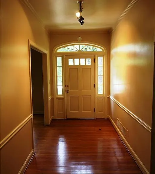 4690 Huntley Dr — Photo 2