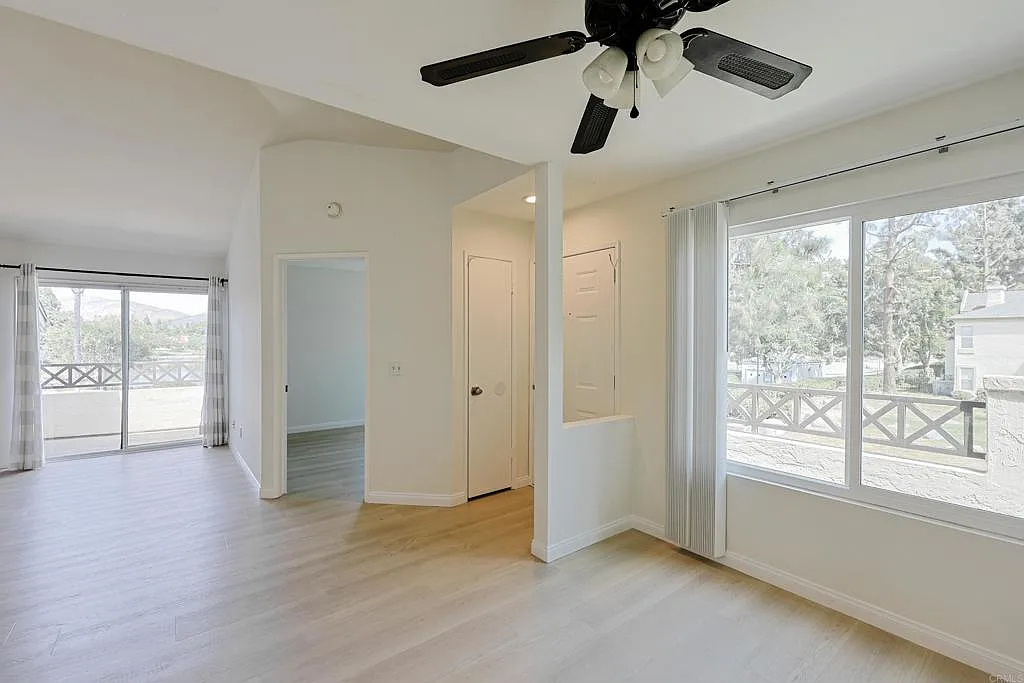 3 bed, 1096 sqft, $3,395 — Photo 3