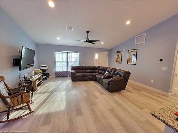 5th image of 7525 Honeysuckle Dr