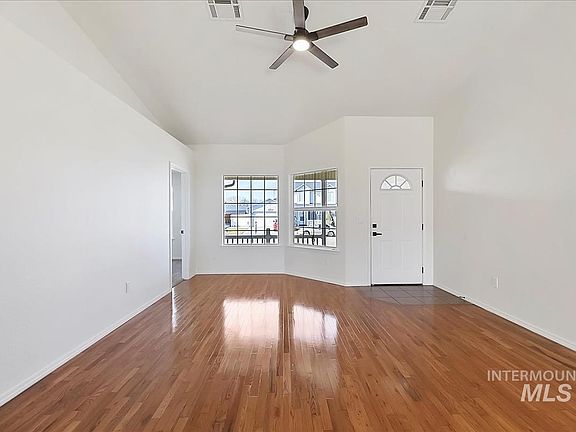 3rd image of 3805 Pierre Ave