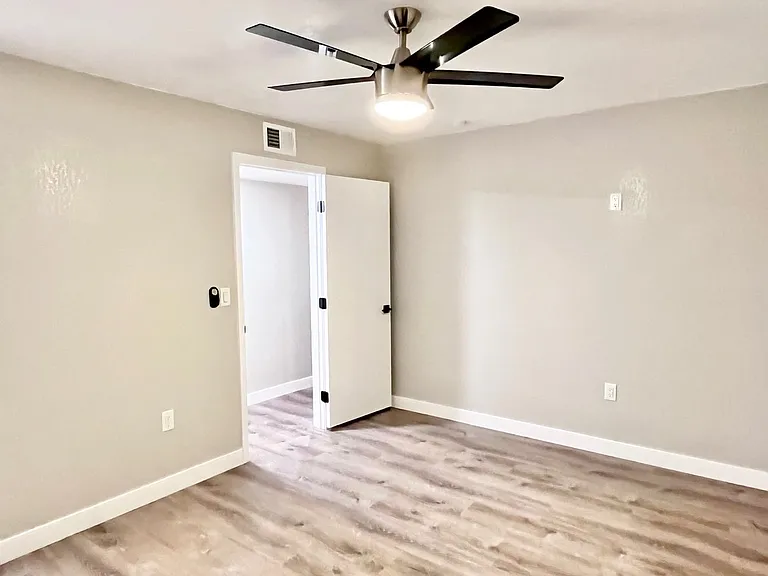 6707 E Cheery Lynn Rd #A — Photo 27